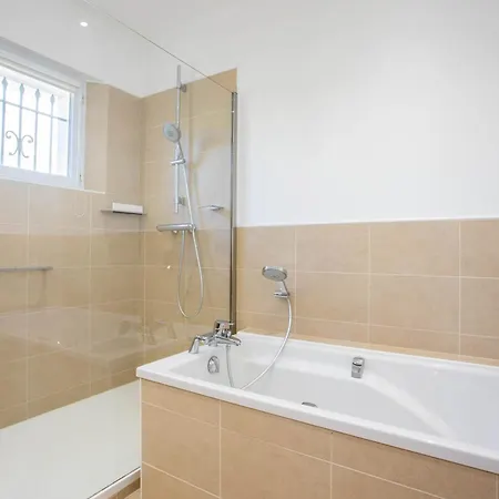 De Prestige Avec Piscine Villa